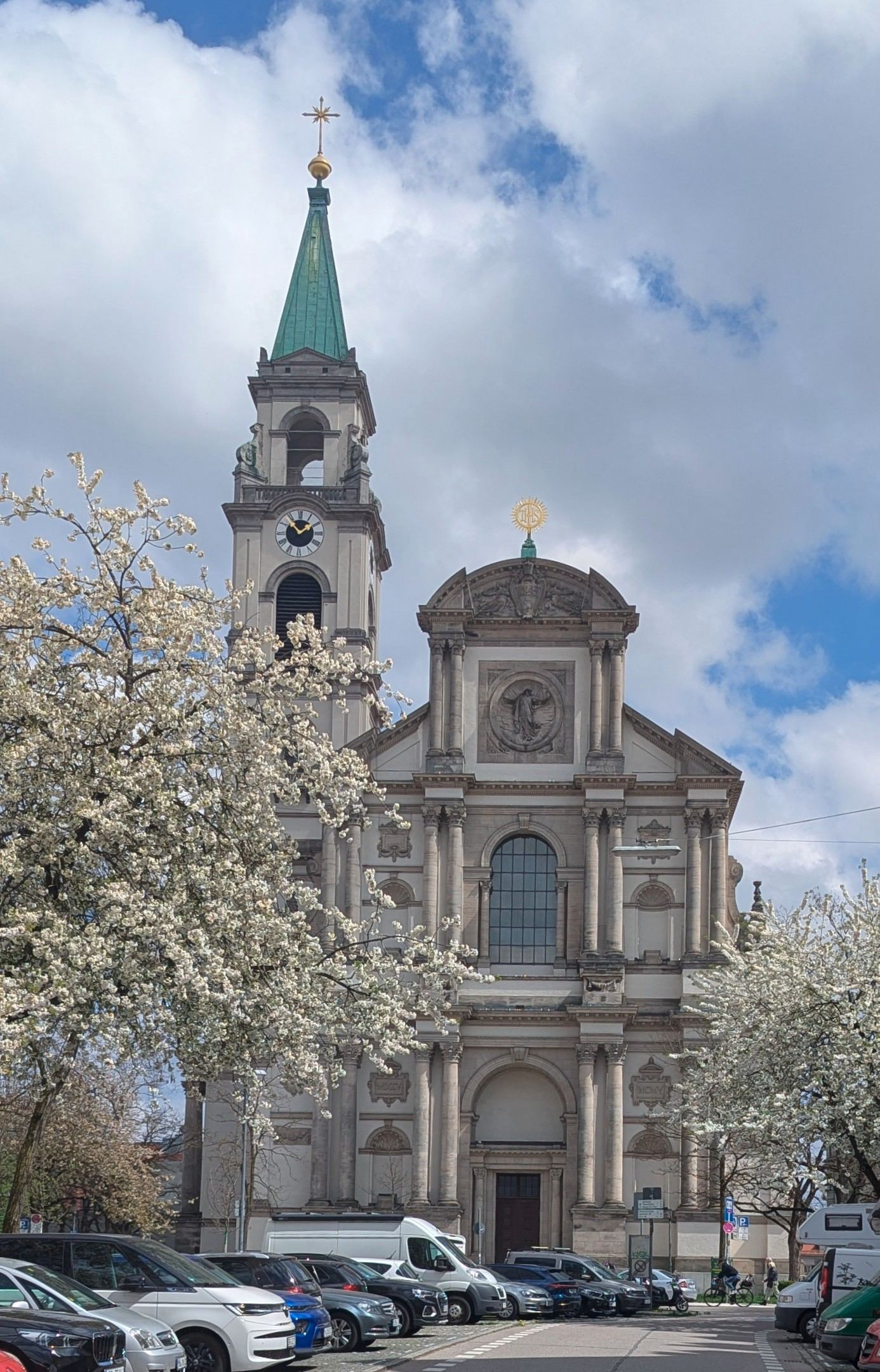 Westansicht der Margartenkirche im Stadtteil Sendling